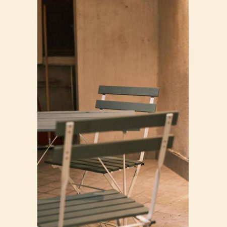 Nespolino, Piccola Casetta In Centro Storico Al Piano Terra Con Piccolo Spazio Esterno Privato Naples Extérieur photo