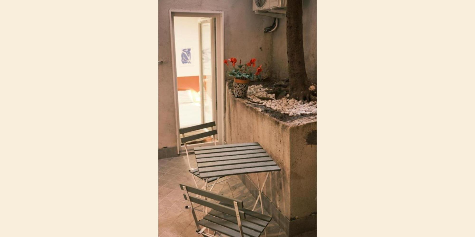 Nespolino, Piccola Casetta In Centro Storico Al Piano Terra Con Piccolo Spazio Esterno Privato Naples Extérieur photo